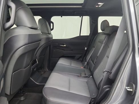 Used 2024 Lexus GX 550 w/ Accessory Package (2T) AWD/4WD image 36