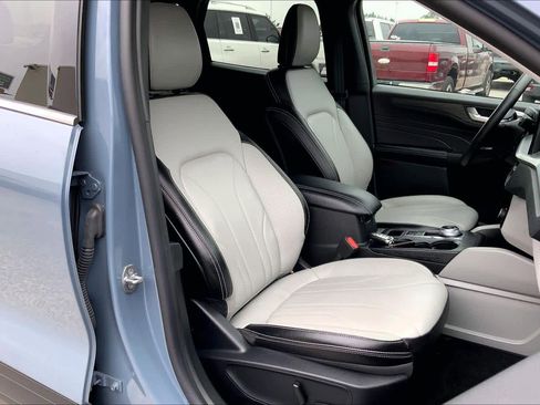 Certified 2025 Ford Escape SE w/ PHEV Premium Package image 8