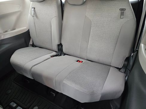 Used 2024 Toyota Sienna LE image 12