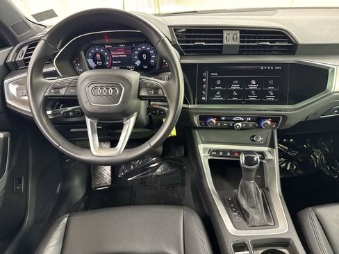 Used 2025 Audi Q3 2.0T Premium image 27