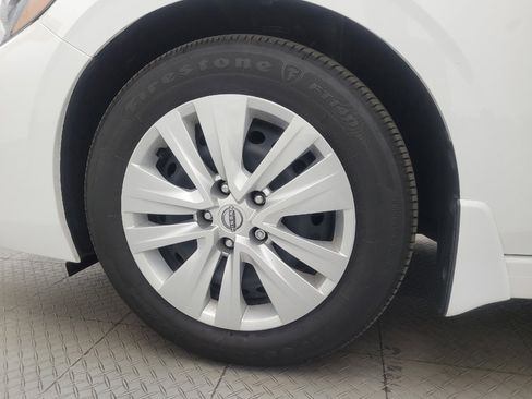 Used 2025 Nissan Sentra S image 31