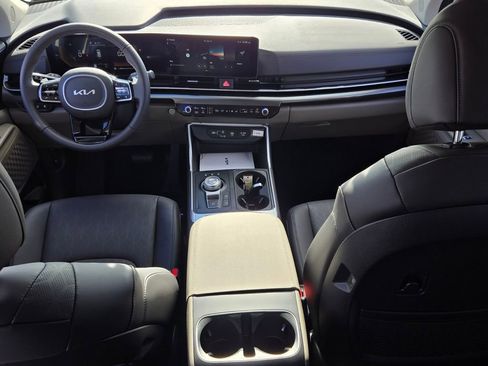 New 2026 Kia Carnival LXS FWD image 9