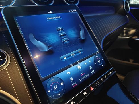 Used 2024 Mercedes-Benz GLC 300 4MATIC image 11