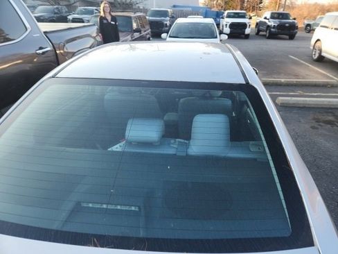 Used 2015 Toyota Corolla LE image 8