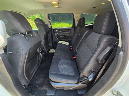 Used 2017 Chevrolet Traverse LT w/ Traveler's Package FWD image 17