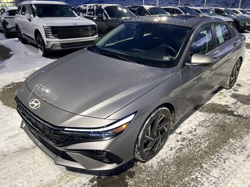Certified 2025 Hyundai Elantra Limited image 21