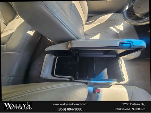 Used 2008 Lincoln Town Car Signature Limited RWD image 30