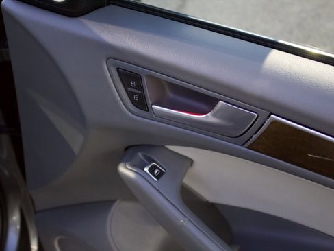 Used 2017 Audi Q5 2.0T Premium Plus w/ Technology Package image 36