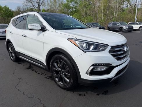 Used 2017 Hyundai Santa Fe Sport image 4
