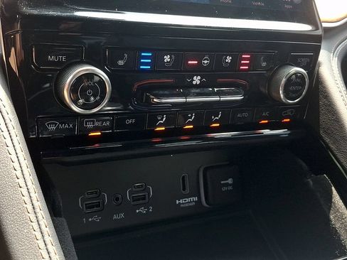 Used 2023 Jeep Grand Cherokee L Summit AWD/4WD image 18