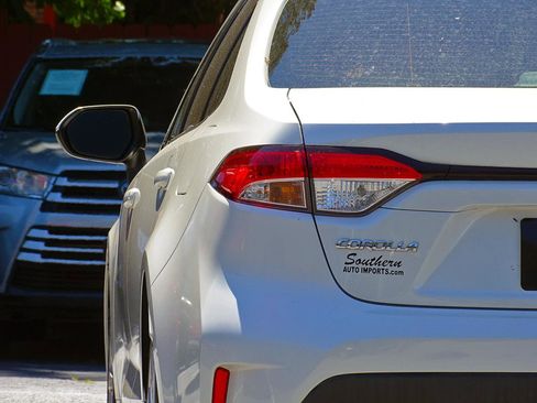 Used 2021 Toyota Corolla LE FWD image 14