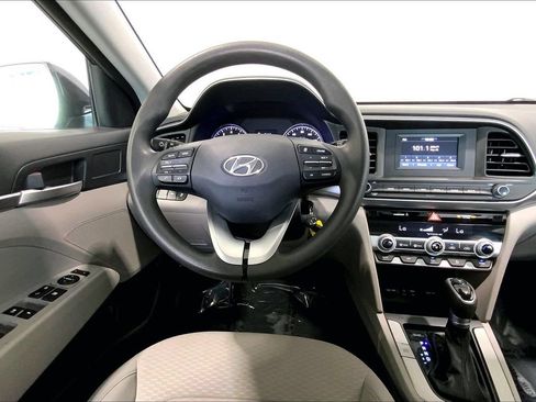 Used 2020 Hyundai Elantra SE FWD image 4