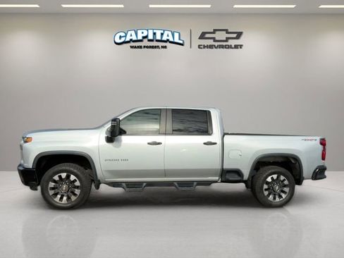 Used 2021 Chevrolet Silverado 2500 Custom w/ Custom Value Package image 2