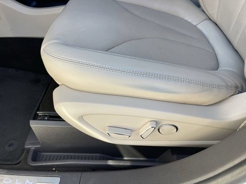Used 2019 Lincoln Nautilus Reserve FWD image 21
