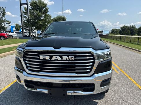 Used 2025 RAM 1500 Laramie AWD/4WD image 2
