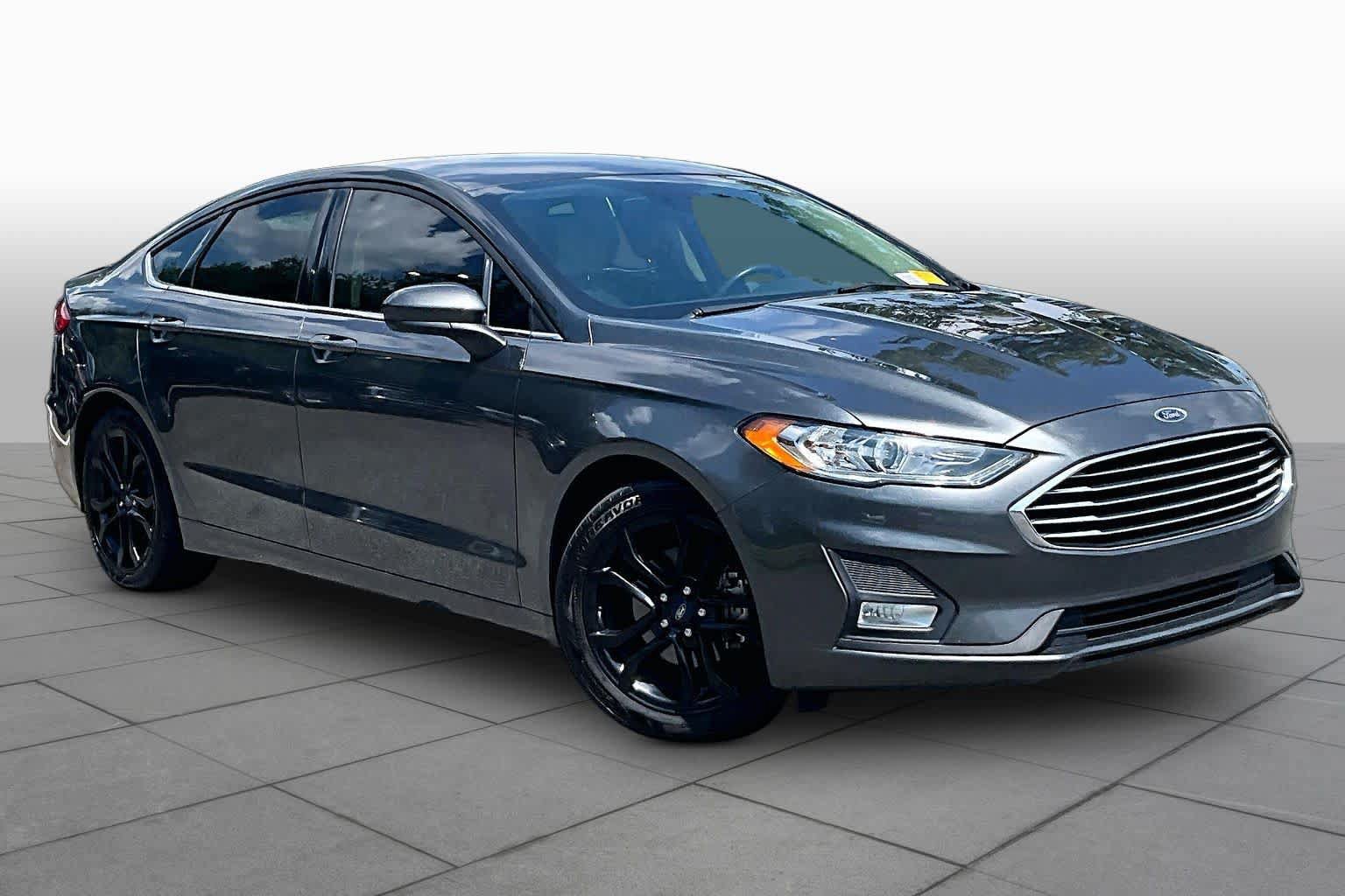 Used 2019 Ford Fusion SE w/ Equipment Group 151A FWD image 3