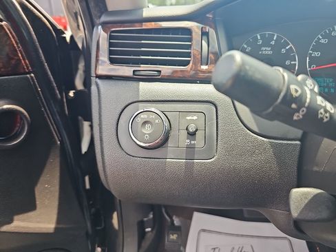 Used 2013 Chevrolet Impala LTZ FWD image 37