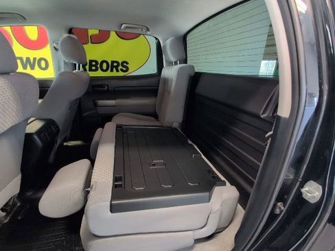 Used 2011 Toyota Tundra 4x4 CrewMax w/ SR5 Pkg image 28