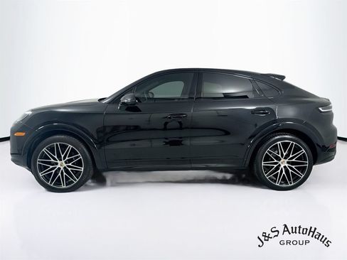 Used 2025 Porsche Cayenne Coupe AWD/4WD image 4