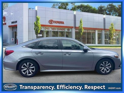 Used 2023 Honda Civic LX image 5