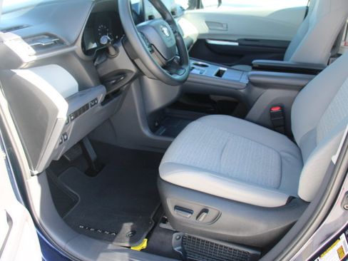 Certified 2022 Toyota Sienna LE FWD image 11