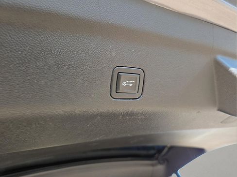 Used 2021 Chevrolet Tahoe RST w/ Luxury Package image 11