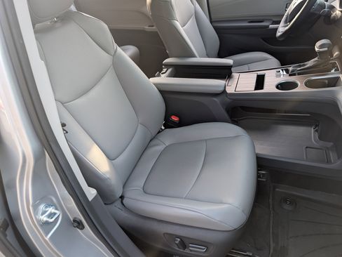 Used 2023 Toyota Sienna XLE image 22