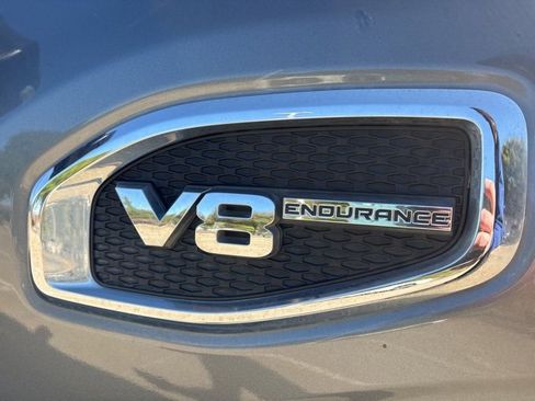 Used 2017 Nissan Titan SV image 4