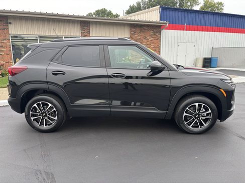 Used 2026 Chevrolet TrailBlazer LT w/ LT Cold Weather Package AWD/4WD image 2