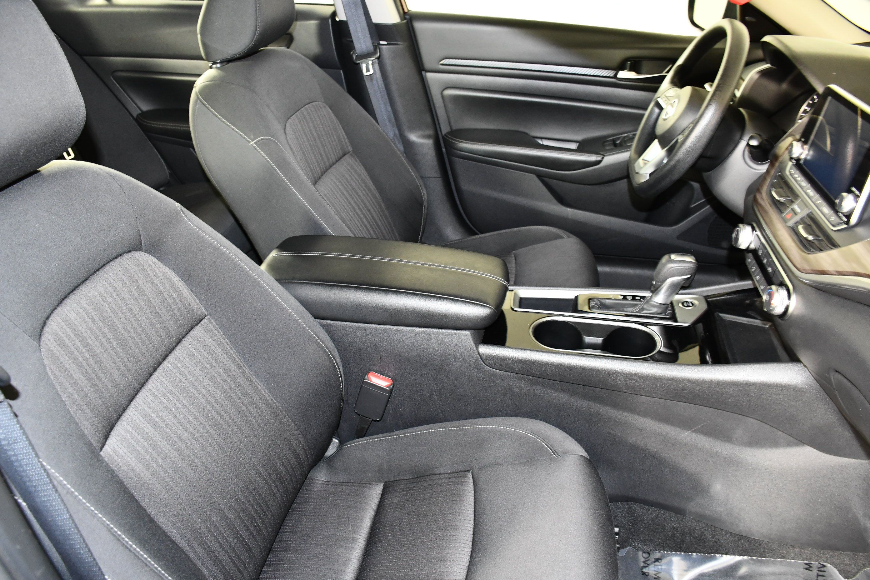 Used 2024 Nissan Altima 2.5 SV FWD image 40