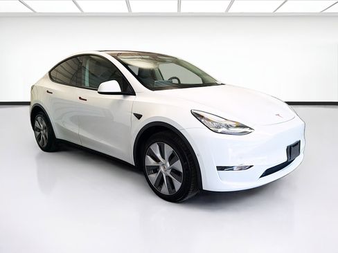 Used 2022 Tesla Model Y Long Range AWD/4WD image 3