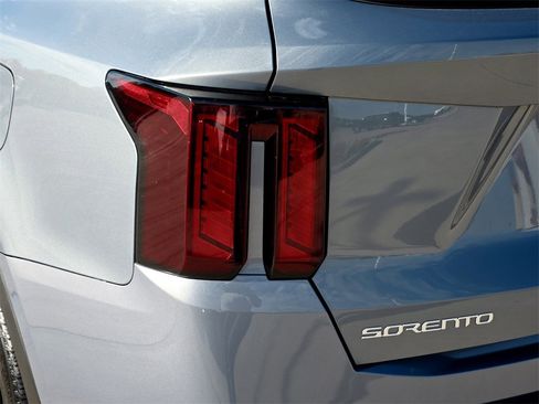 Used 2025 Kia Sorento EX image 6