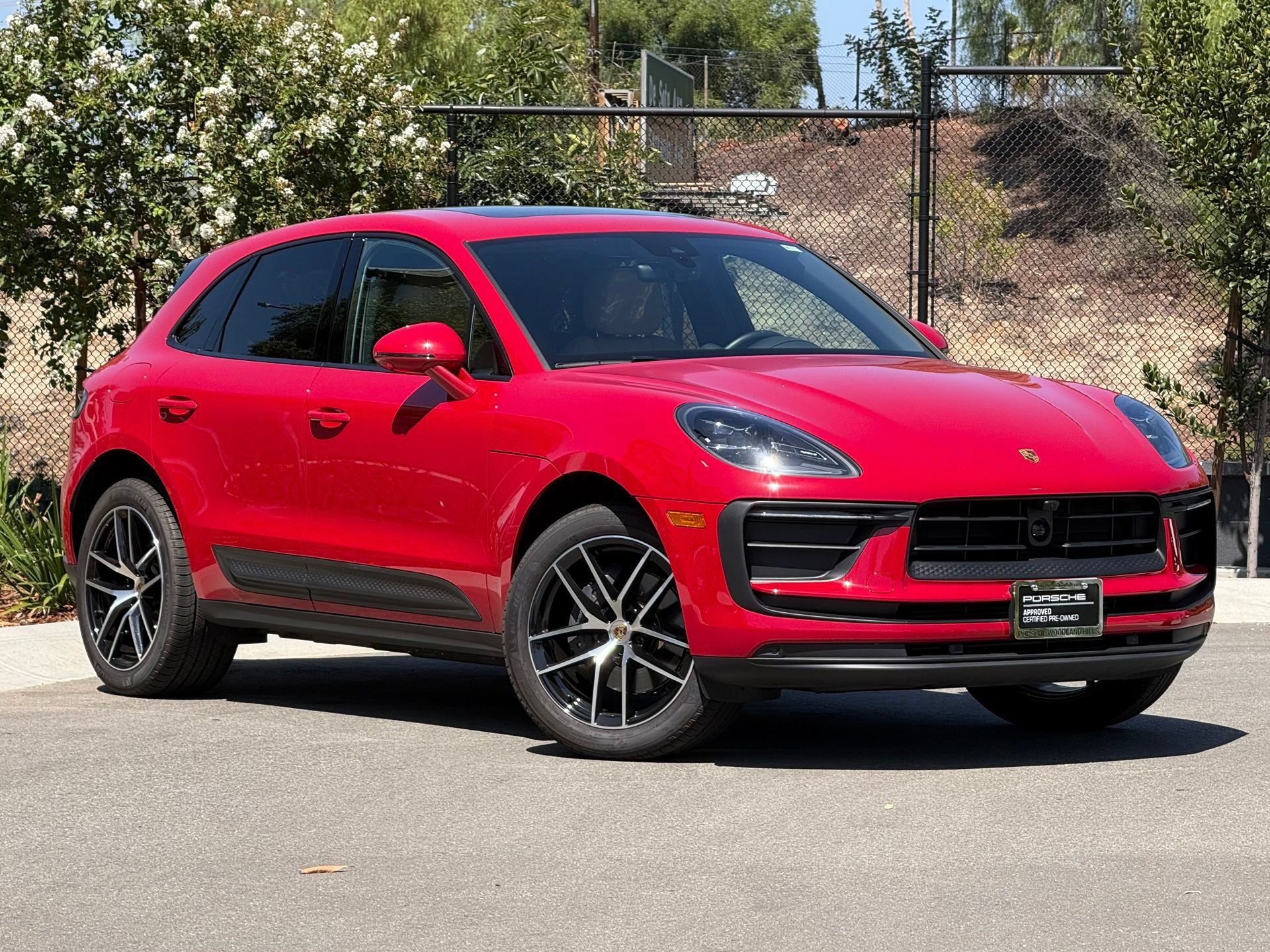 Certified 2026 Porsche Macan AWD/4WD image 9