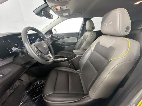 Used 2025 Chevrolet Trax ACTIV w/ Driver Confidence Package FWD image 20