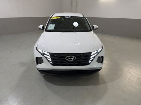 Used 2024 Hyundai Tucson SE AWD/4WD image 3