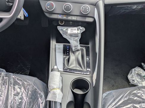 New 2026 Hyundai Elantra SE FWD image 18