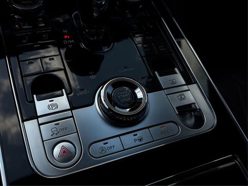 Used 2023 Bentley Flying Spur V8 image 27