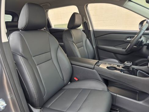 Used 2024 Nissan Rogue SL FWD image 33