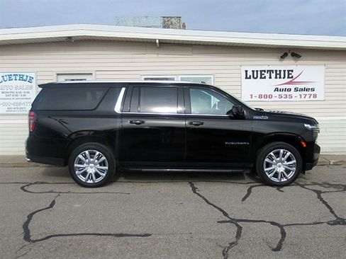 Used 2021 Chevrolet Suburban High Country image 3