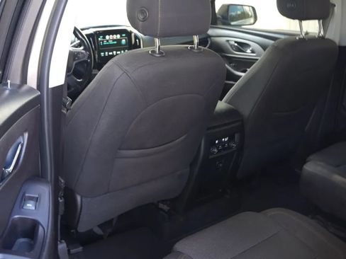 Used 2018 Chevrolet Traverse LT FWD image 11