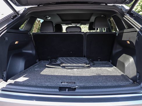 Used 2023 Volkswagen Atlas Cross Sport SE w/ Panoramic Sunroof Package FWD image 27