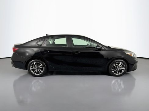 Used 2023 Kia Forte LXS w/ LXS Technology Package FWD image 4