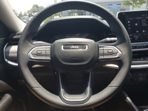 Used 2022 Jeep Compass Latitude FWD image 23