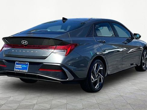 Certified 2025 Hyundai Elantra SEL image 2