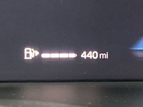 Used 2025 Volvo XC40 B5 Core image 22