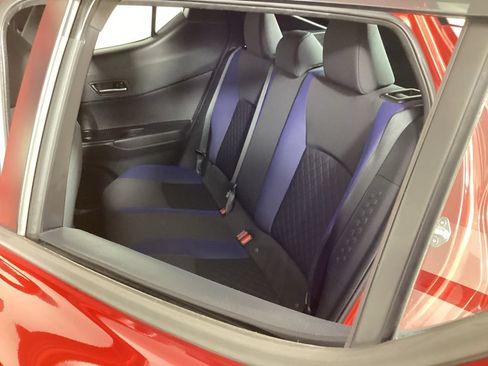 Used 2020 Toyota C-HR XLE FWD image 29