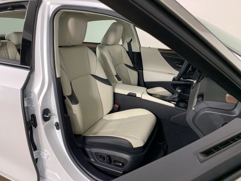 Used 2025 Lexus ES 350 Ultra Luxury w/ Accessory Package (Z2) image 40