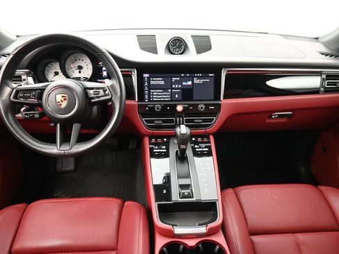 Certified 2024 Porsche Macan S AWD/4WD image 6