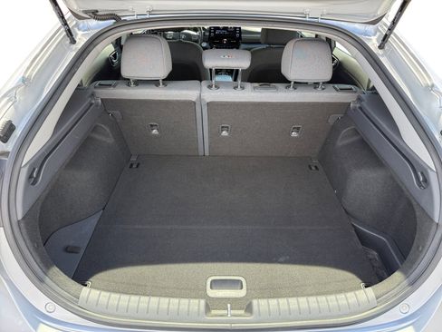 Certified 2022 Hyundai Ioniq SE FWD image 17