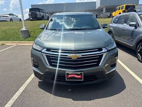 Used 2023 Chevrolet Traverse LT AWD/4WD image 2